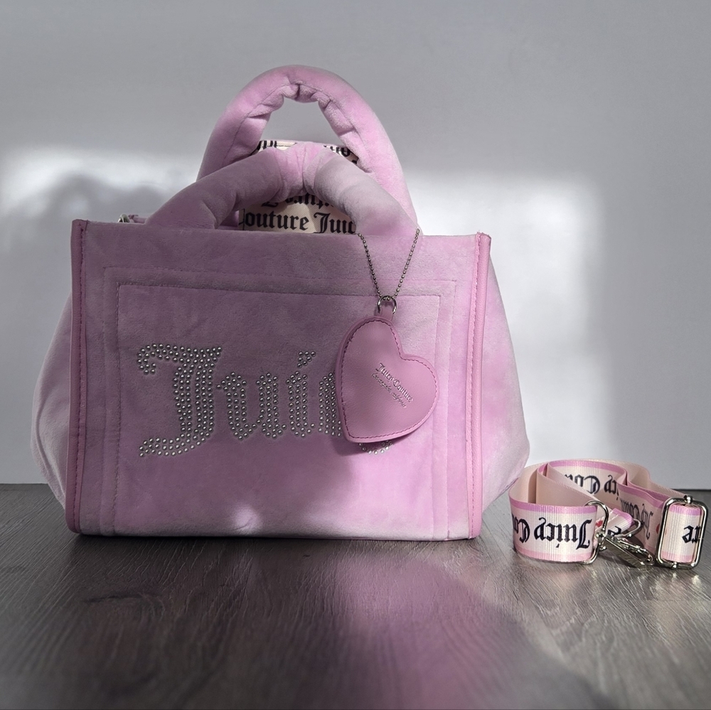 Juicy Couture Soft Pink Tote with Heart Charm - Picture 3 of 6